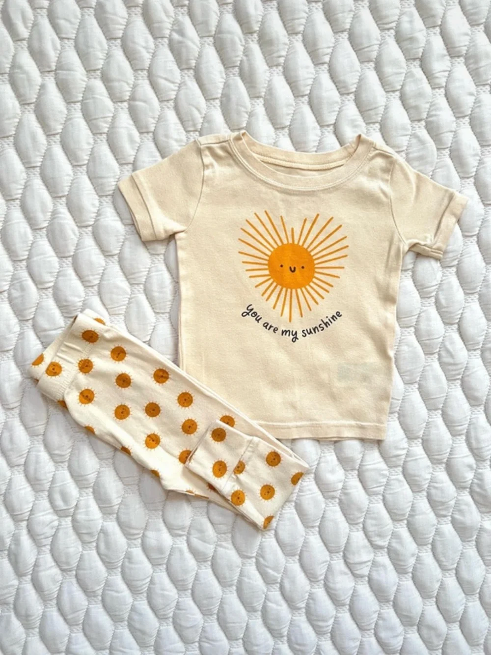 🍄3/$15 Old Navy Sunshine Pajama Set 18-24M